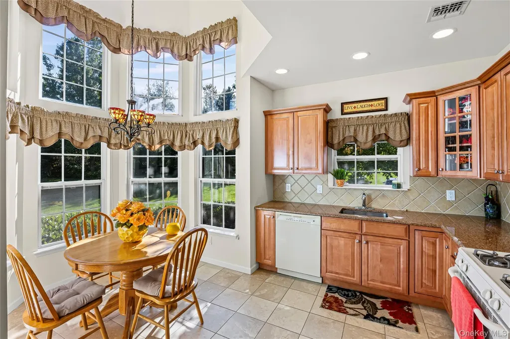 48 Avery Lane Miller Place NY 11764