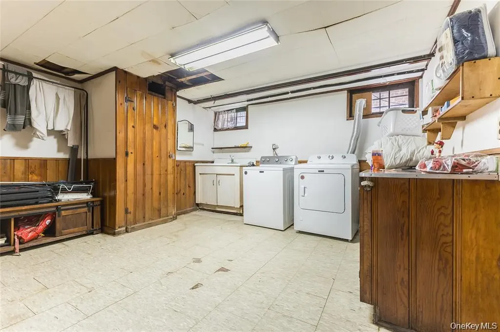 80-15A 168th Street Flushing NY 11432