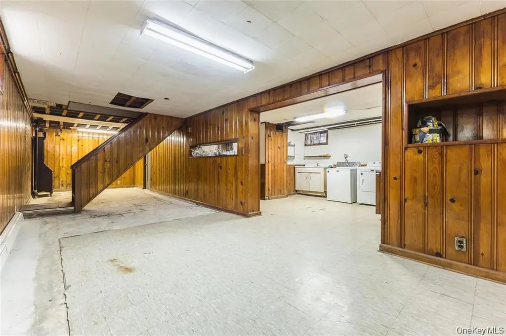 80-15A 168th Street Flushing NY 11432