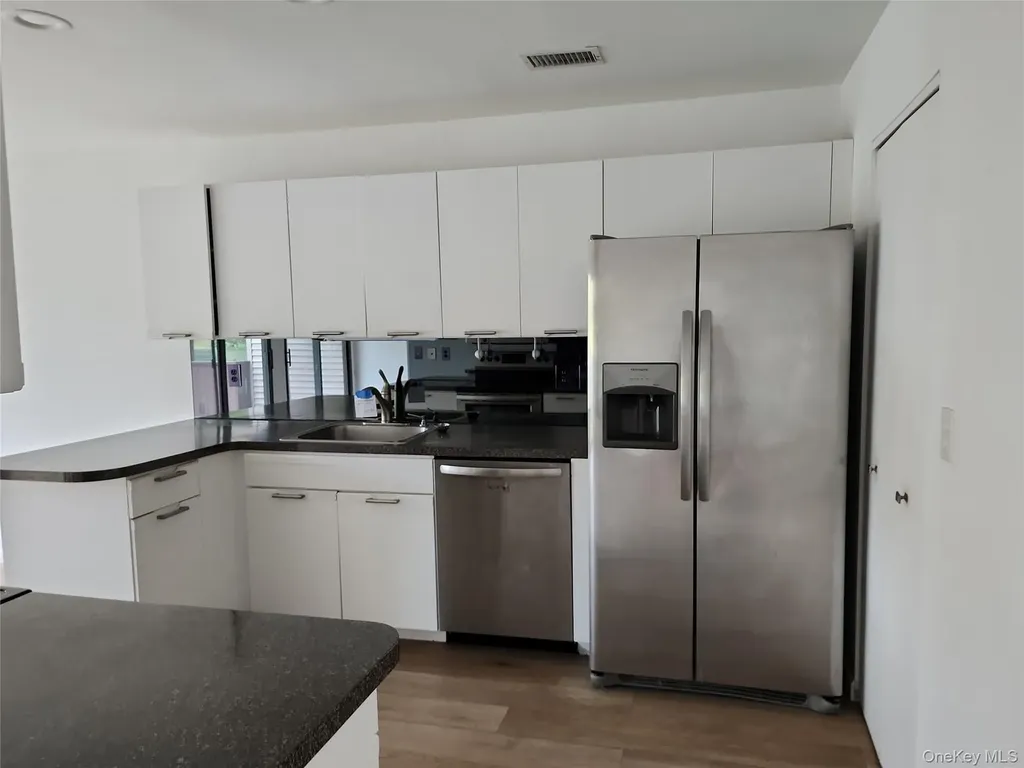 80 Northgate Circle Melville NY 11747