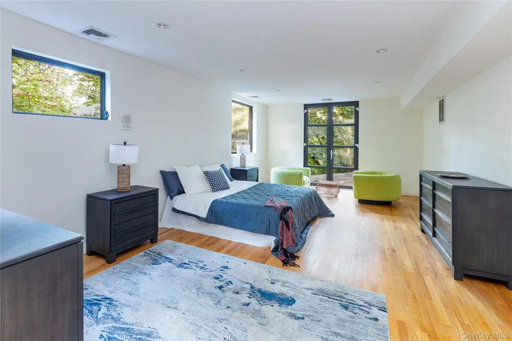 712 Ladd Road Bronx NY 10471