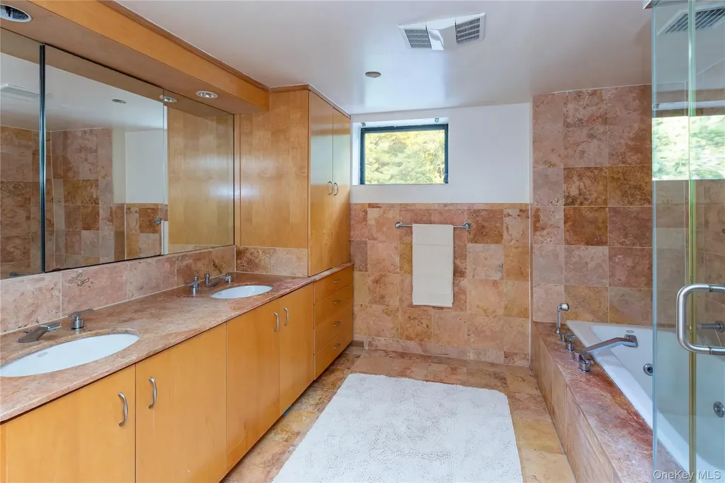 712 Ladd Road Bronx NY 10471
