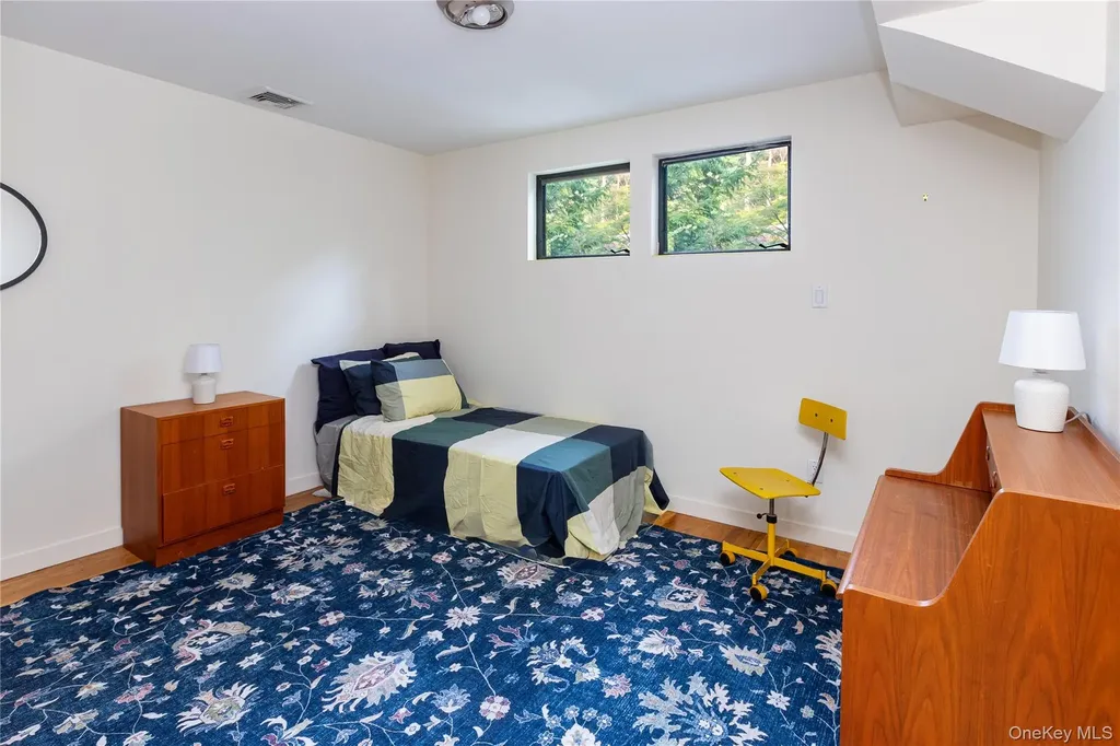 712 Ladd Road Bronx NY 10471
