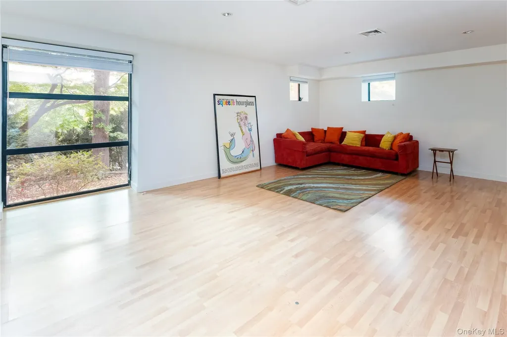 712 Ladd Road Bronx NY 10471