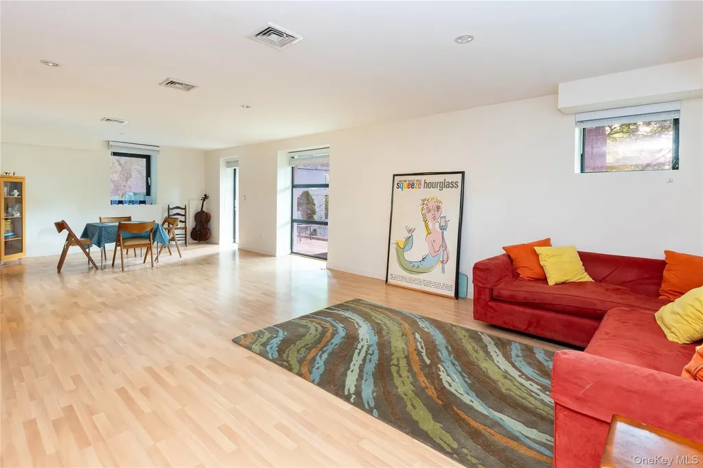 712 Ladd Road Bronx NY 10471
