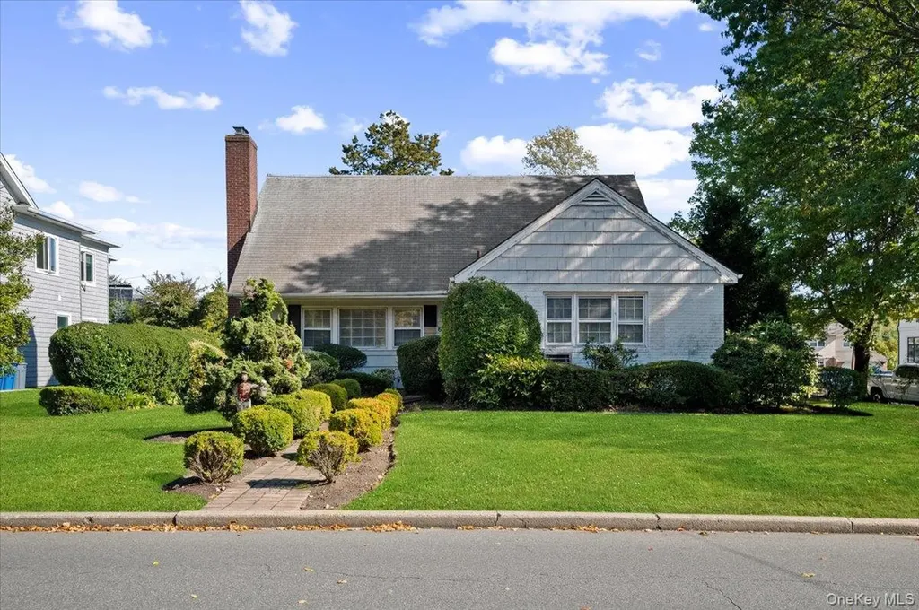 66 Auerbach Lane Lawrence NY 11559