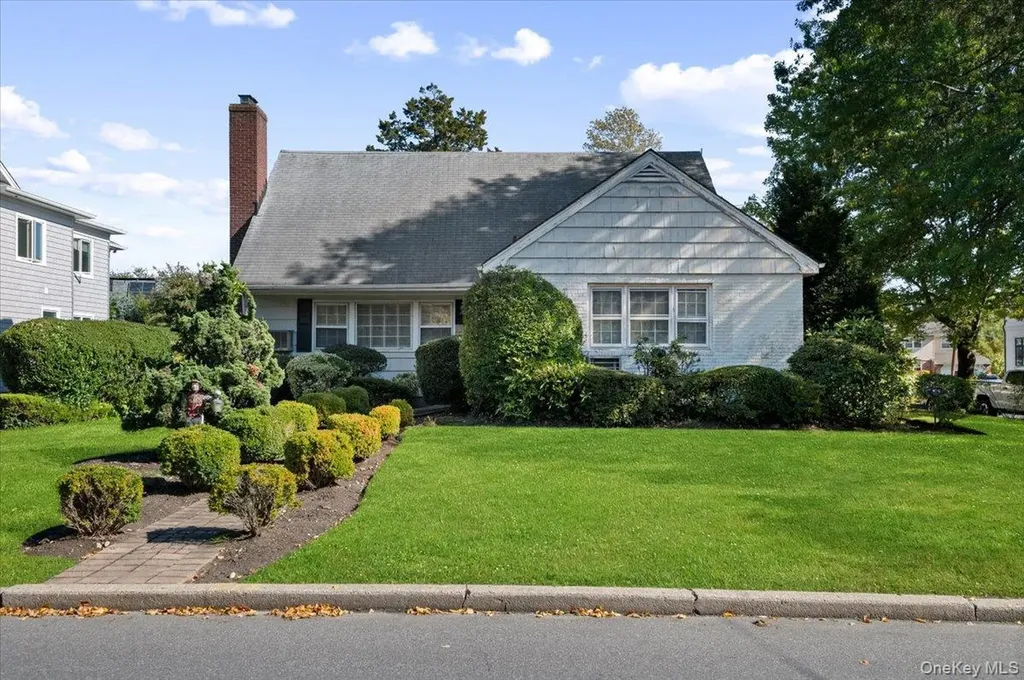 66 Auerbach Lane Lawrence NY 11559
