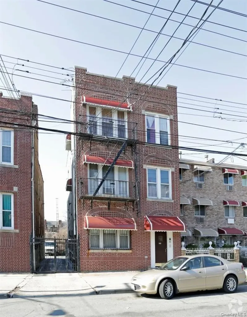 946 E 227th Street Bronx NY 10466