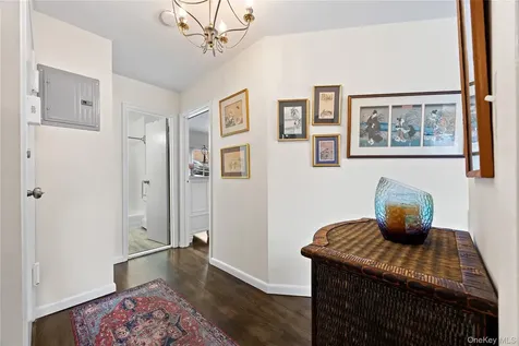 667 Pelham Road Road New Rochelle NY 10805