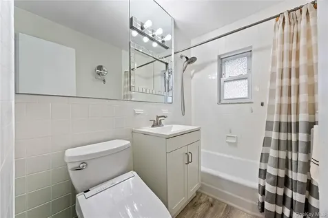 667 Pelham Road Road New Rochelle NY 10805