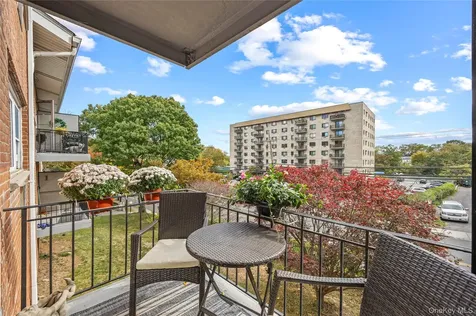 667 Pelham Road Road New Rochelle NY 10805