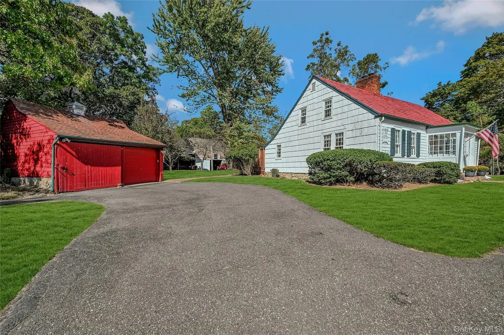 147 N Country Road Mount Sinai NY 11766