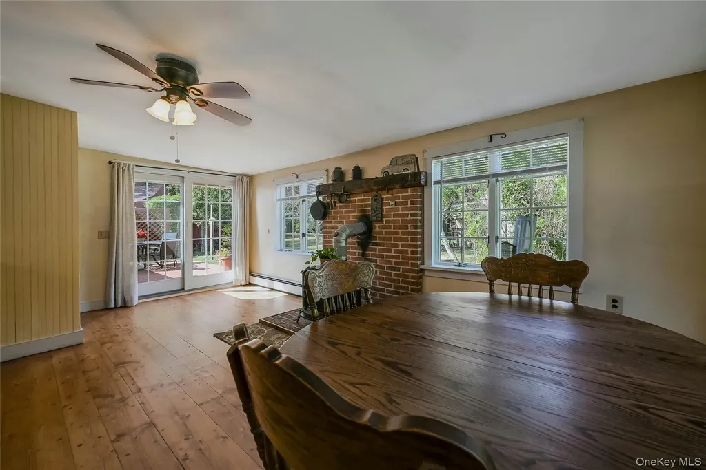 147 N Country Road Mount Sinai NY 11766
