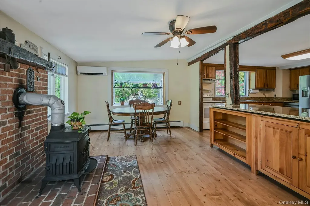 147 N Country Road Mount Sinai NY 11766