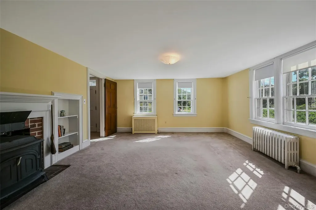 147 N Country Road Mount Sinai NY 11766