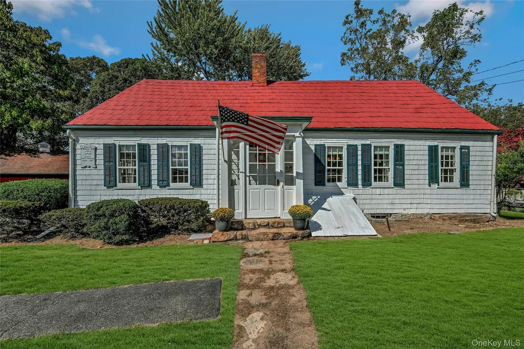 147 N Country Road Mount Sinai NY 11766