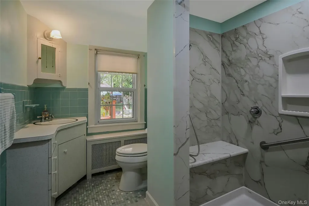 147 N Country Road Mount Sinai NY 11766