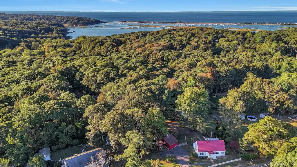 147 N Country Road Mount Sinai NY 11766