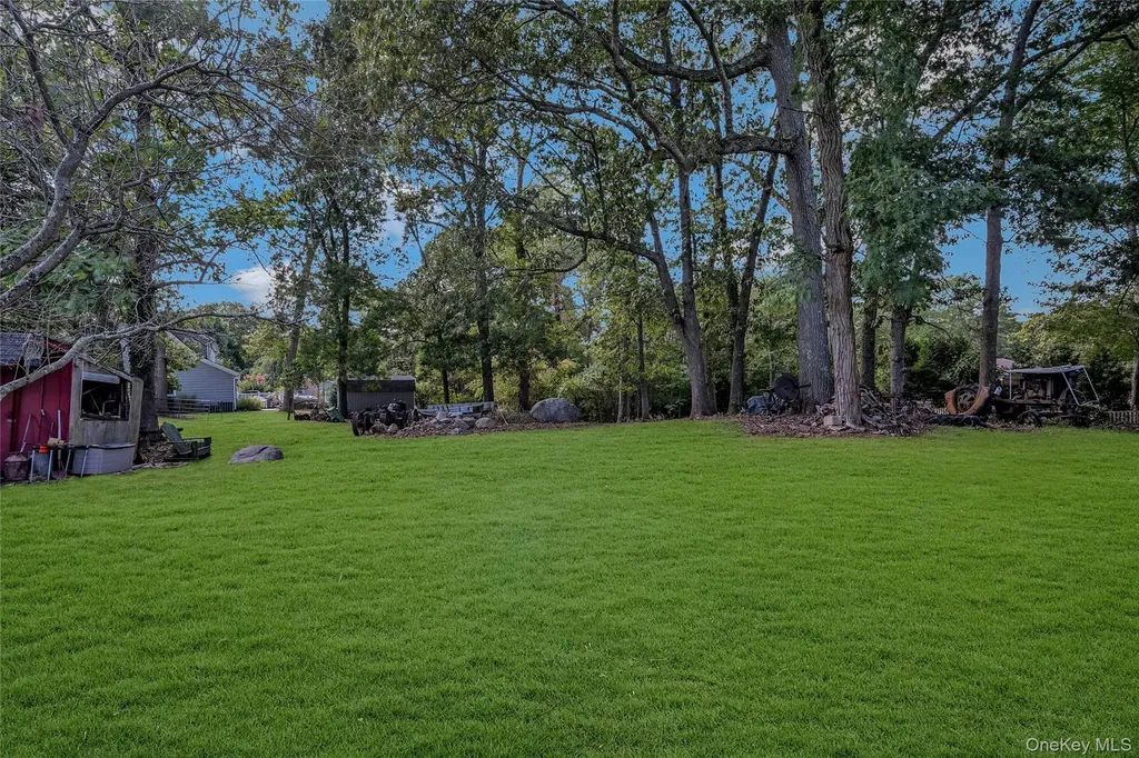 147 N Country Road Mount Sinai NY 11766