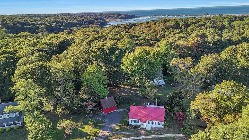 147 N Country Road Mount Sinai NY 11766