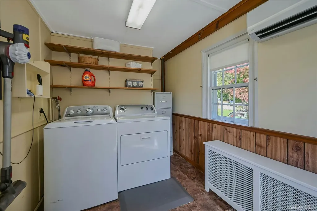 147 N Country Road Mount Sinai NY 11766