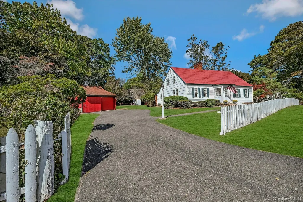 147 N Country Road Mount Sinai NY 11766