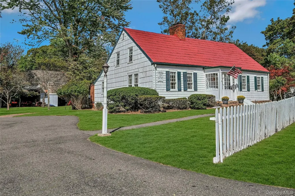 147 N Country Road Mount Sinai NY 11766