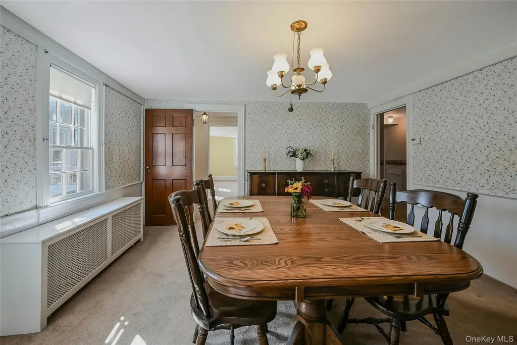 147 N Country Road Mount Sinai NY 11766
