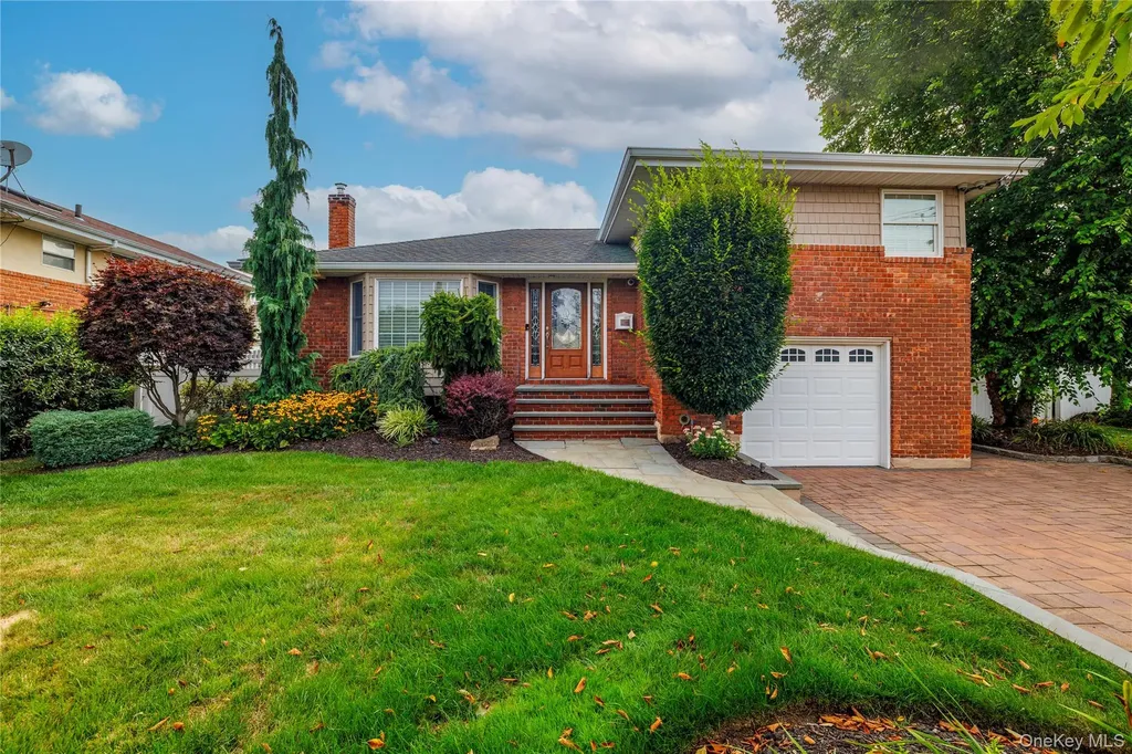2863 Harbor Road Merrick NY 11566