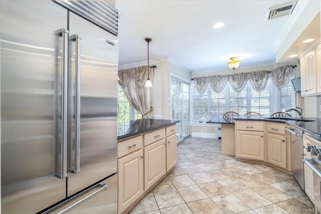 2863 Harbor Road Merrick NY 11566