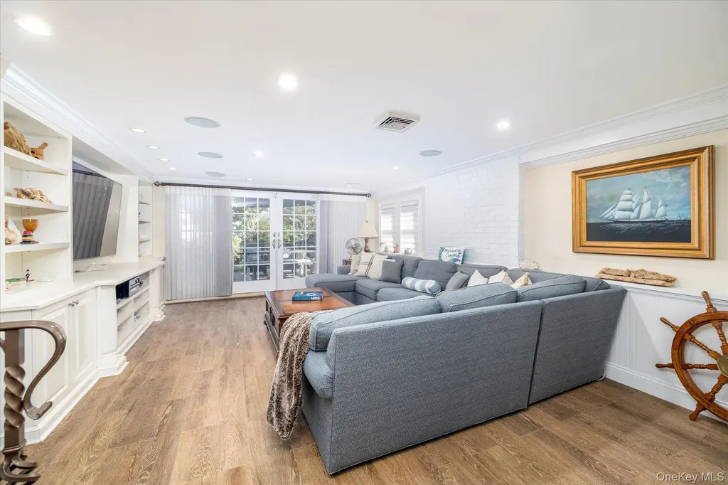 2863 Harbor Road Merrick NY 11566