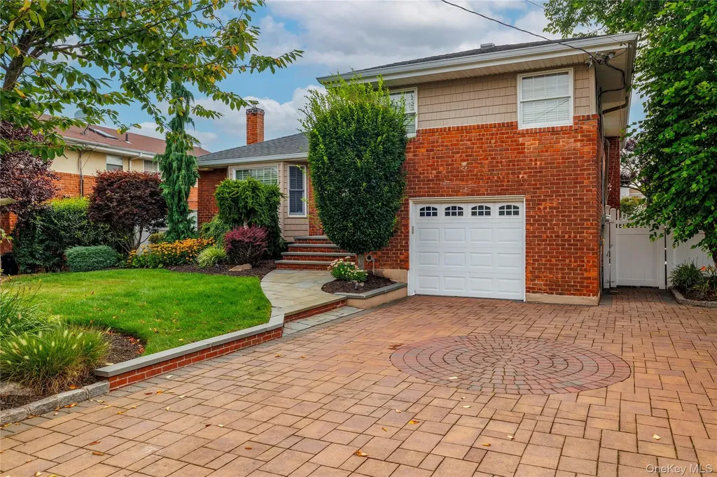 2863 Harbor Road Merrick NY 11566