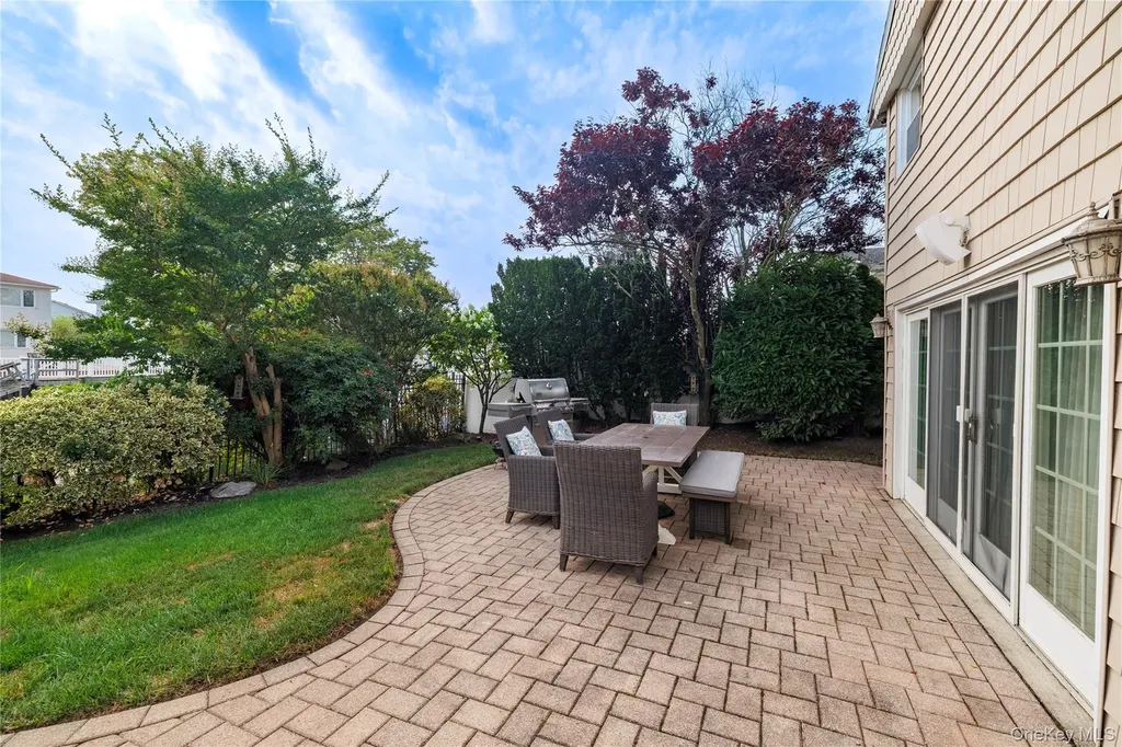 2863 Harbor Road Merrick NY 11566
