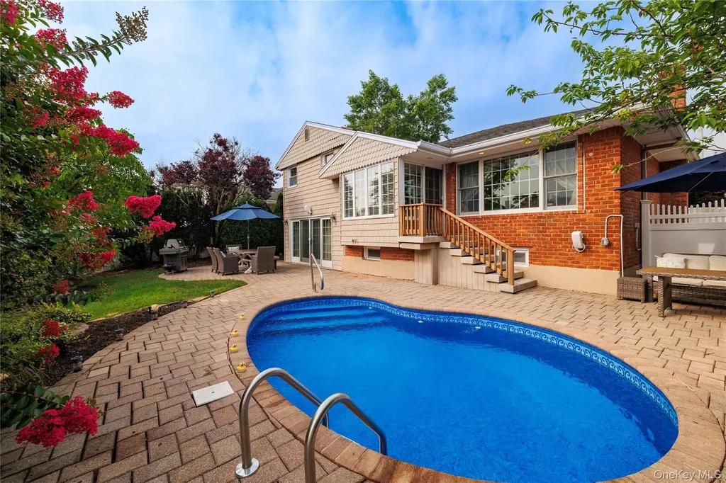 2863 Harbor Road Merrick NY 11566