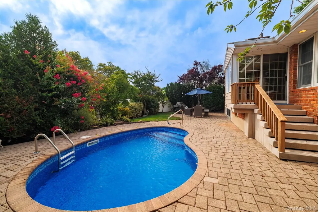 2863 Harbor Road Merrick NY 11566