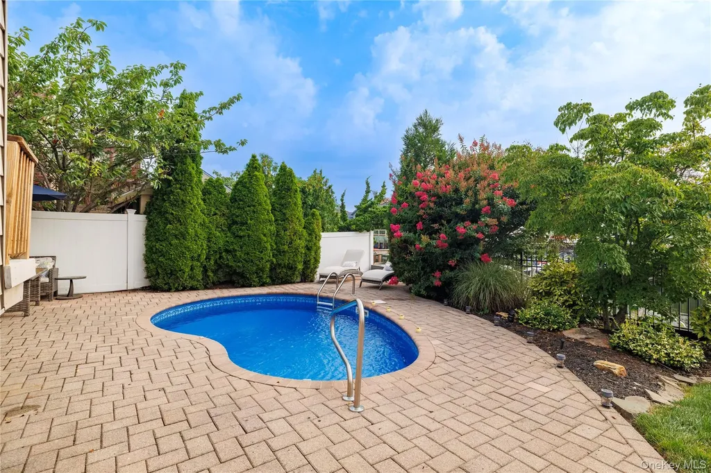 2863 Harbor Road Merrick NY 11566