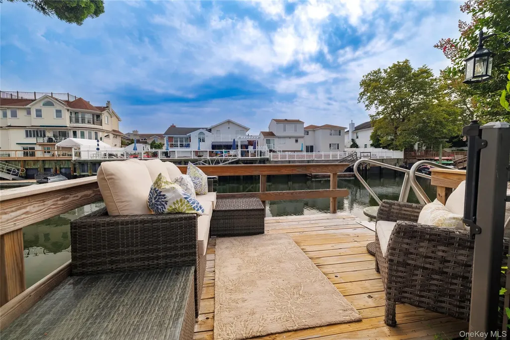 2863 Harbor Road Merrick NY 11566