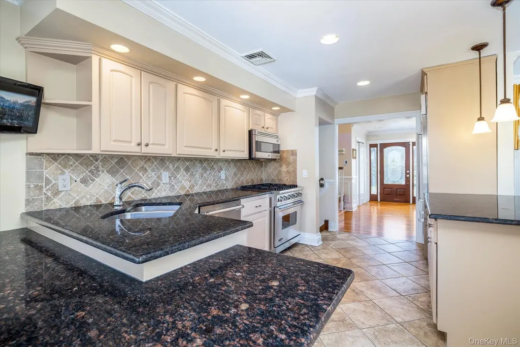 2863 Harbor Road Merrick NY 11566