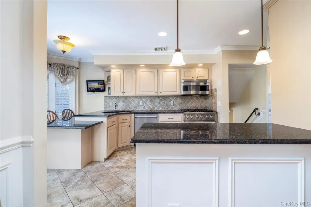 2863 Harbor Road Merrick NY 11566