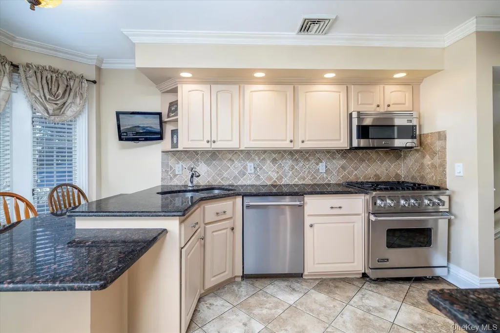 2863 Harbor Road Merrick NY 11566