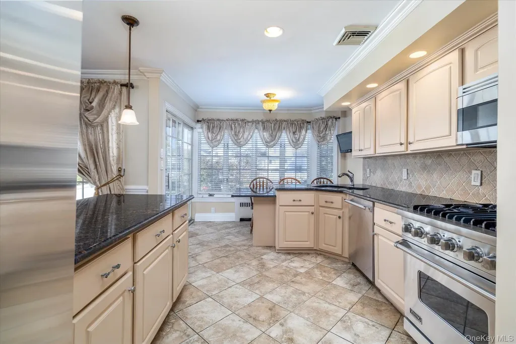 2863 Harbor Road Merrick NY 11566