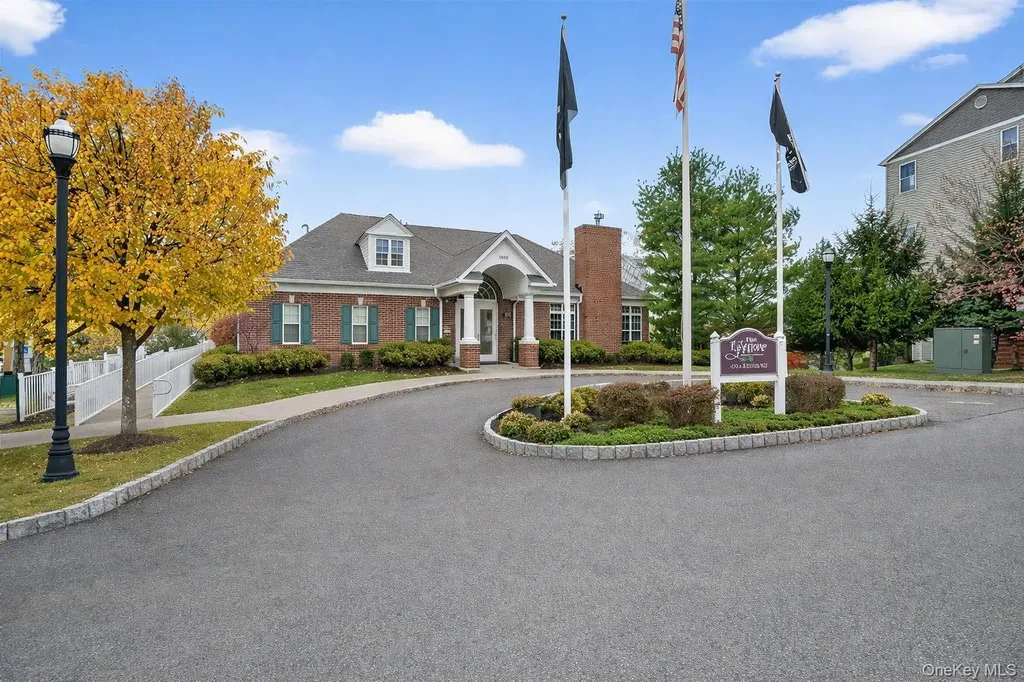 1404 Hawthorn Way New Windsor NY 12553