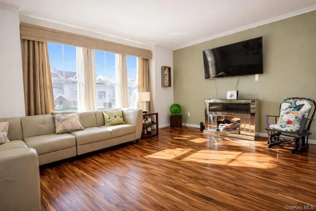 1404 Hawthorn Way New Windsor NY 12553