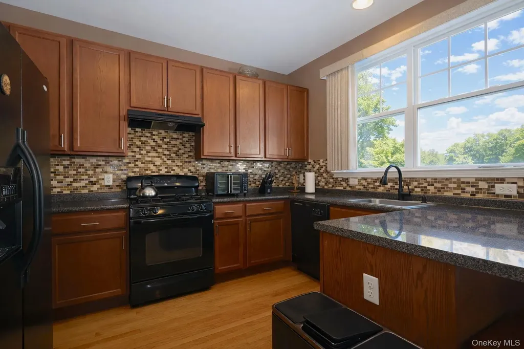 1404 Hawthorn Way New Windsor NY 12553