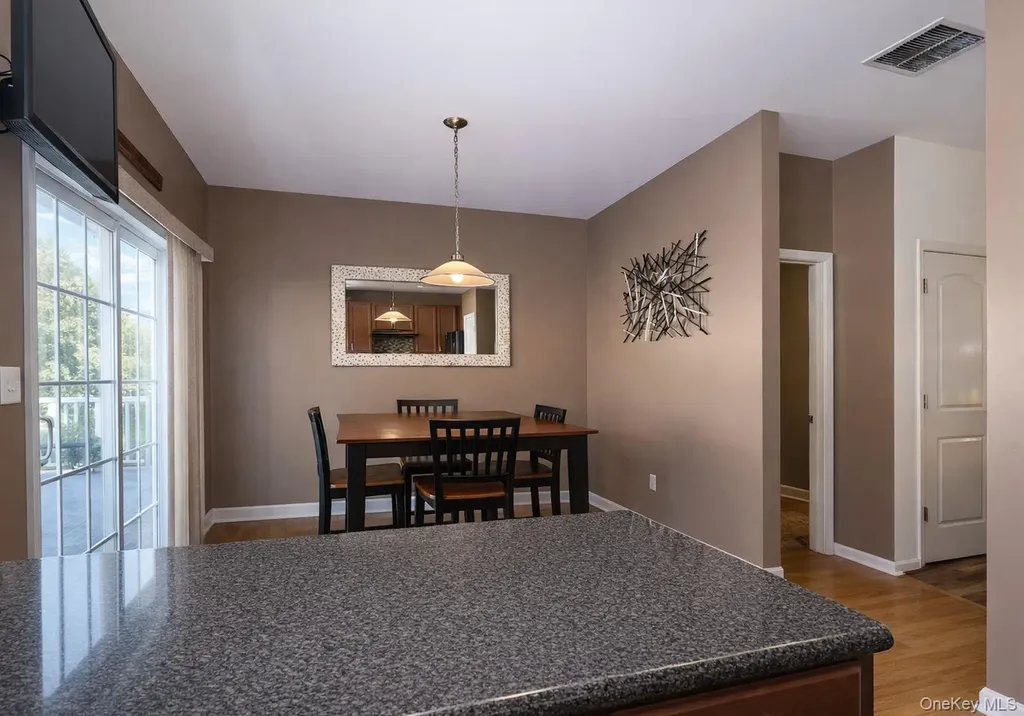 1404 Hawthorn Way New Windsor NY 12553