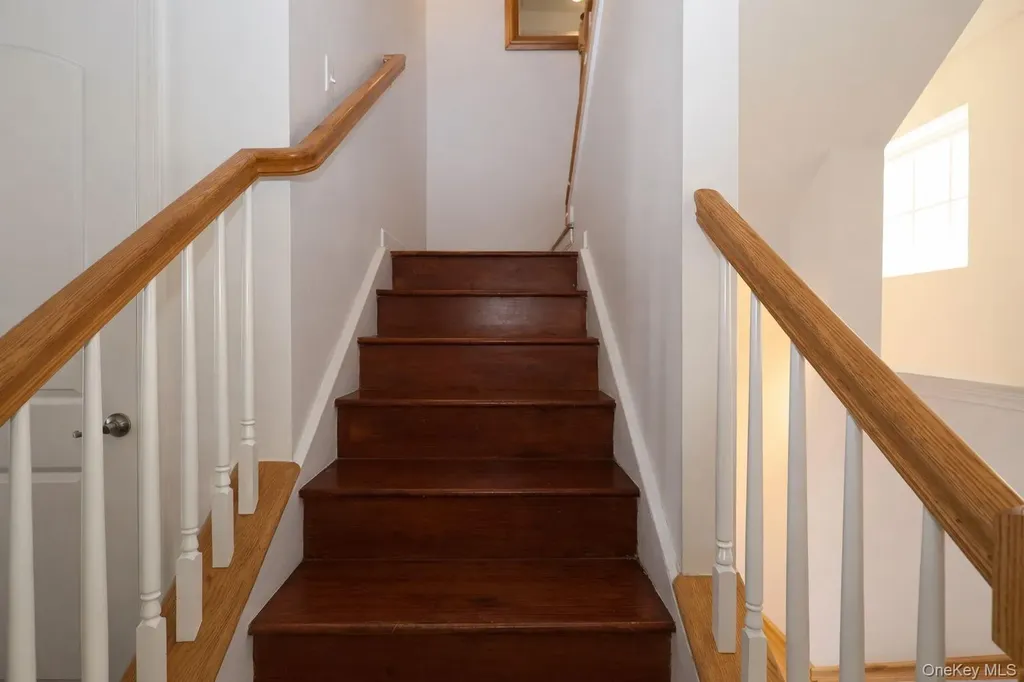 1404 Hawthorn Way New Windsor NY 12553