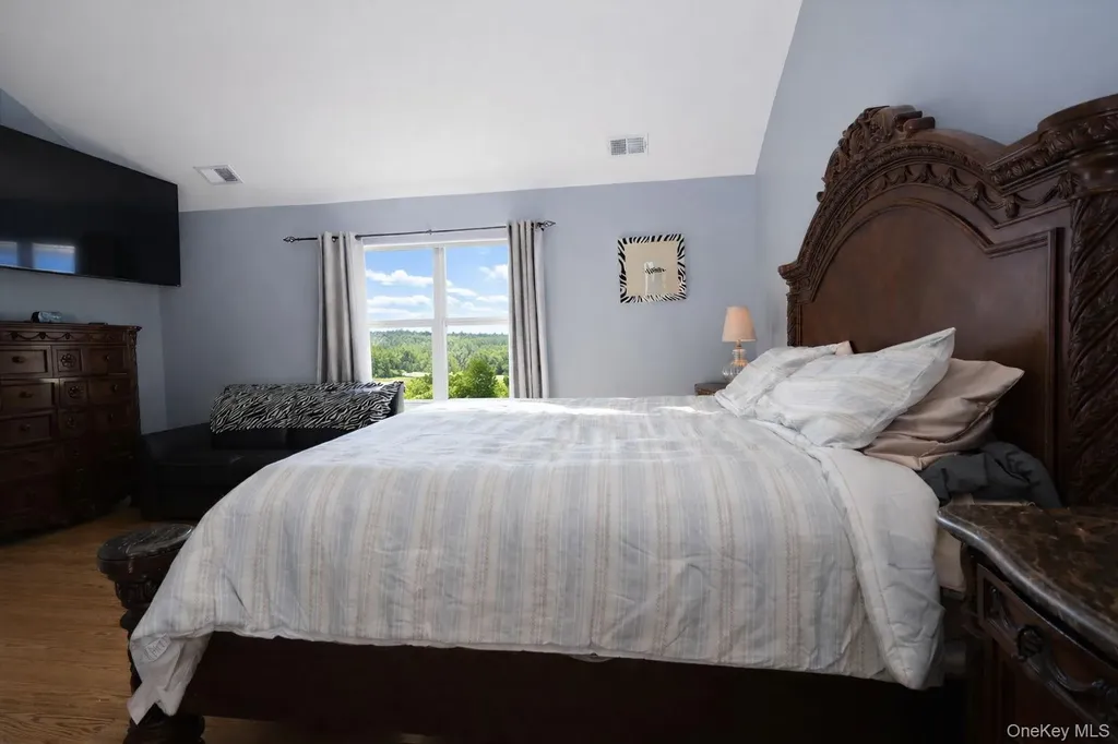 1404 Hawthorn Way New Windsor NY 12553