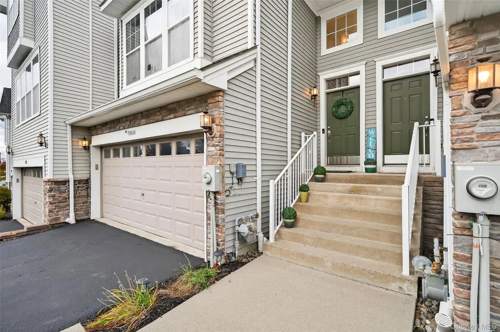 1404 Hawthorn Way New Windsor NY 12553