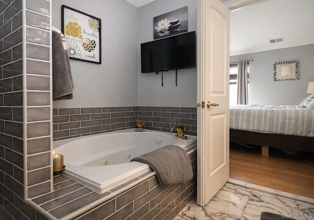 1404 Hawthorn Way New Windsor NY 12553