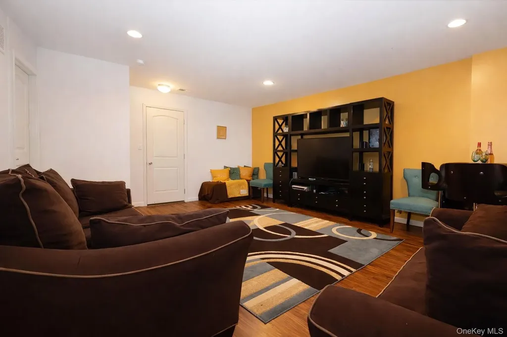 1404 Hawthorn Way New Windsor NY 12553